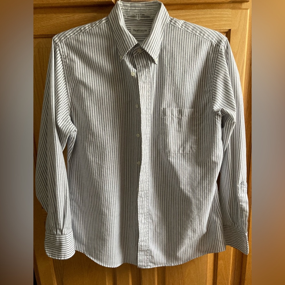 Men’s Van Heusen Striped Casual Long Sleeve Shirt - size Fitted  16 1/2  - 34/35
